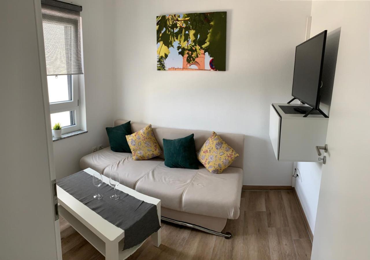 Апартаменты Main Boarding House Мильтенберг Экстерьер фото