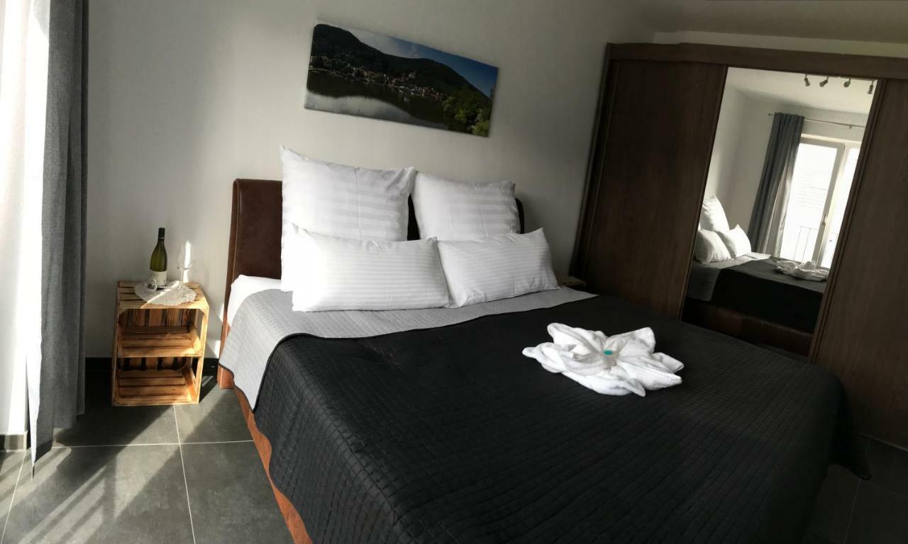 Апартаменты Main Boarding House Мильтенберг Экстерьер фото